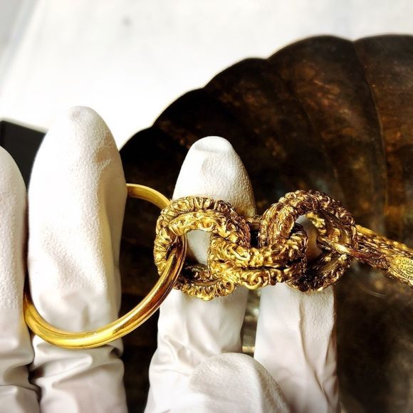 Chanel Florentine lava textured CC logo keychain - Picture 10 of 13